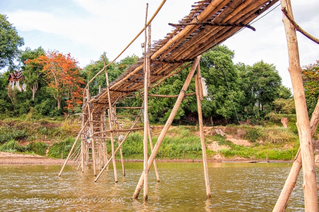 Bamboo bridge across the Ankang river.